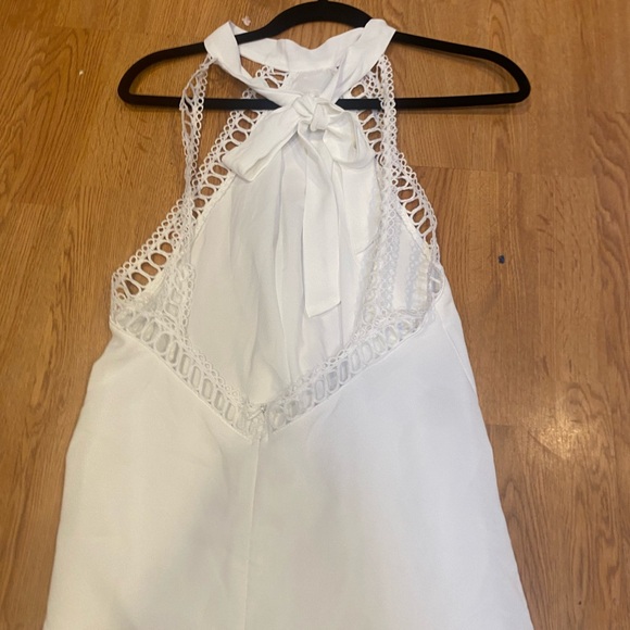 Cupshe White Dress beautiful back design, NWT beach or night out - Picture 2 of 5